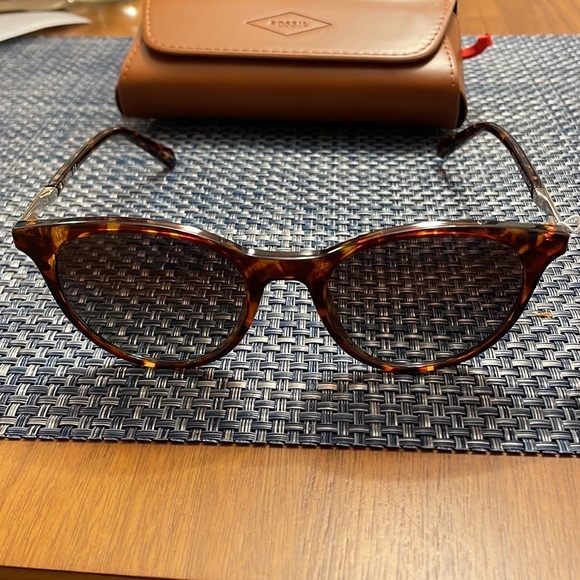 Tortoiseshell Fossil sunglasses NWT - Picture 5 of 6